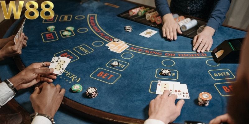 Baccarat sử dụng bộ bài Tây thông thường với cách tính điểm riêng biệt
